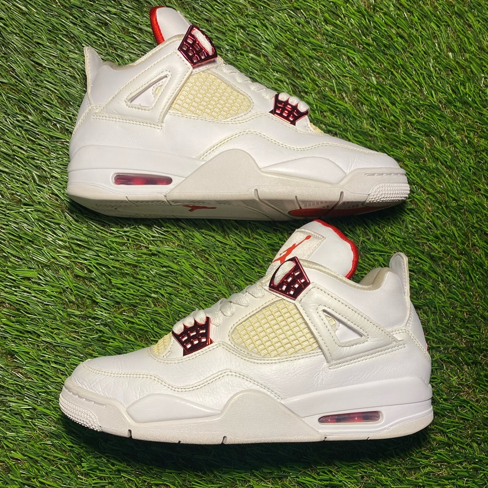 Jordan 4 metallic red